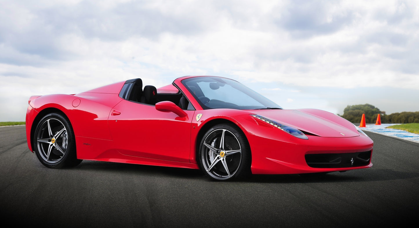 Kör en Ferrari 458 eller Lamborghini Huracan på allmän väg