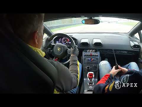 NYHET! För 2 personer - Kör Ferrari och Lamborghini på bana